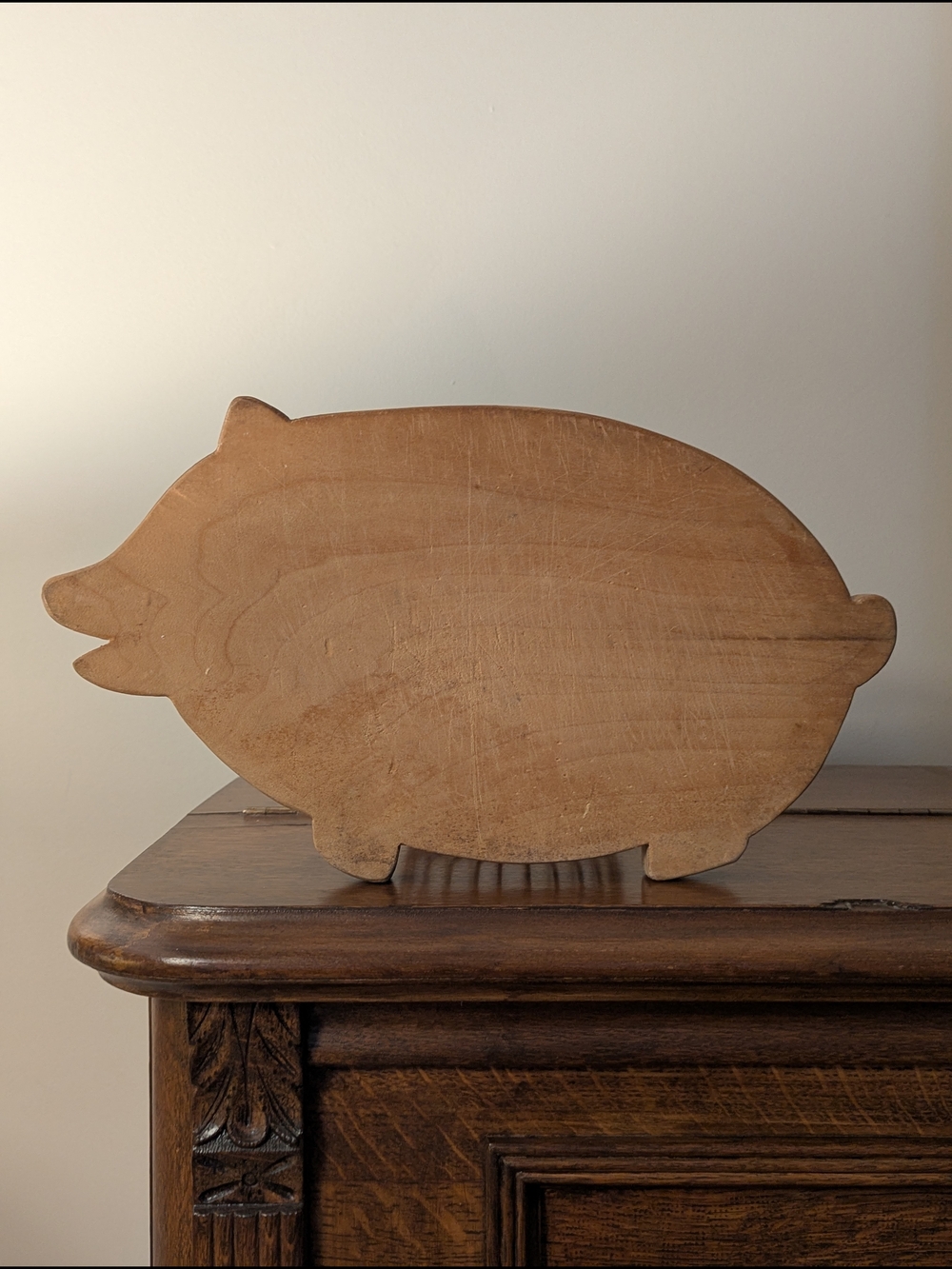 Pig Cutting/Serving Board - Natural Wood